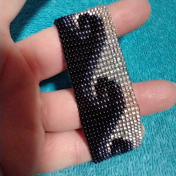 Black and Gray Silver Wave Patterned Beaded Bracelet Small Wrist - Picture 4 of 5